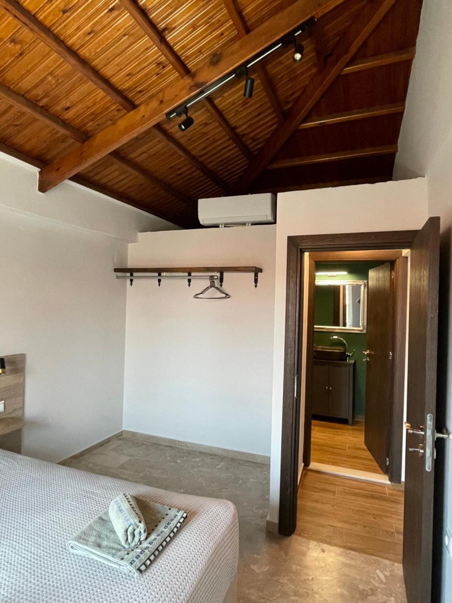 Q Apartments Molyvos Митимна Экстерьер фото